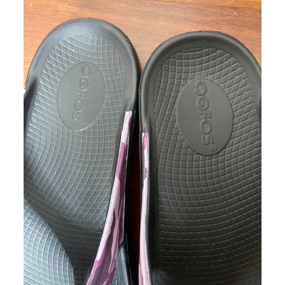OOFOS OOlala Sandals Flip Flops Women's 7 US/38 EU Purple Camo Recovery Shoes - Picture 6 of 8